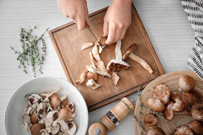 Cặp vợ chồng ăn cơm chiên trứng để qua đêm, kết quả một người chết, một người nguy kịch - 3