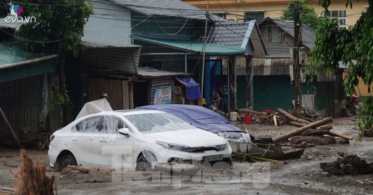 Cảnh nhà cửa bị lũ cuốn trôi, xe cộ bị chôn vùi dưới dòng nước xiết ở Yên Bái - 7