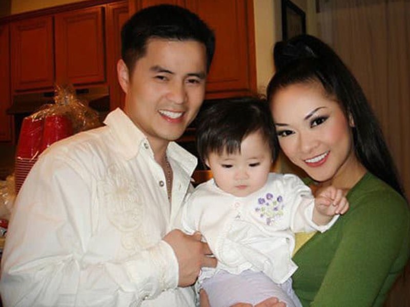 Nói thêm về Melody Đông Nghi, cô bé sinh năm 2007, là kết quả mối tình của Như Quỳnh và chồng kỹ sư Nguyễn Thắng. Năm 2015, cả 2 tuyên bố 'đường ai nấy đi', con gái sống với mẹ và bà ngoại ở Mỹ.
