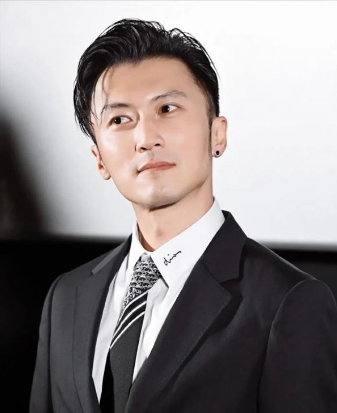 View - Vương Phi đã sinh con cho Tạ Đình Phong, nhà trai còn đăng ảnh bàn tay em bé mới sinh