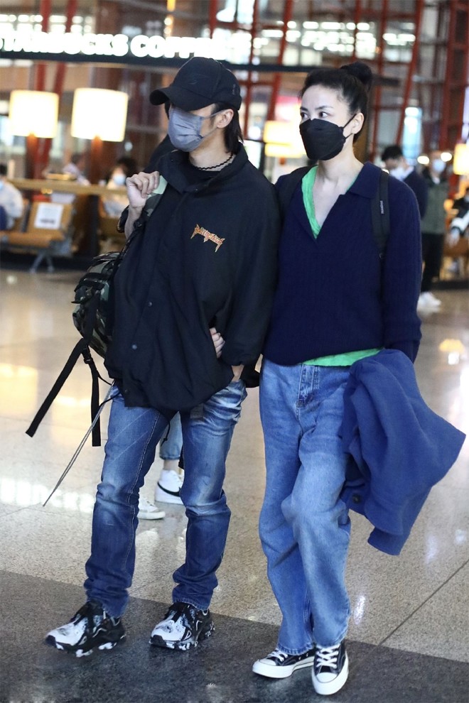 View - Vương Phi đã sinh con cho Tạ Đình Phong, nhà trai còn đăng ảnh bàn tay em bé mới sinh