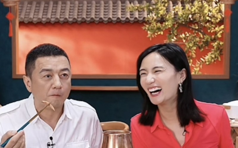 Mới đây, Lý Á Bằng và bà xã Hải Hà Kim Hỷ lần đầu tiên đồng hành trong livestream ngày 8/8 để bán hàng. Được biết, họ bán được nhiều nguyên liệu nấu lẩu trong chương trình sale tháng này.
