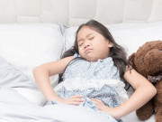 Sức khỏe - Con gái 11 tuổi đã dậy thì, mẹ cần chuẩn bị cho con thế nào khi trẻ có "đèn đỏ" lúc ở trường?