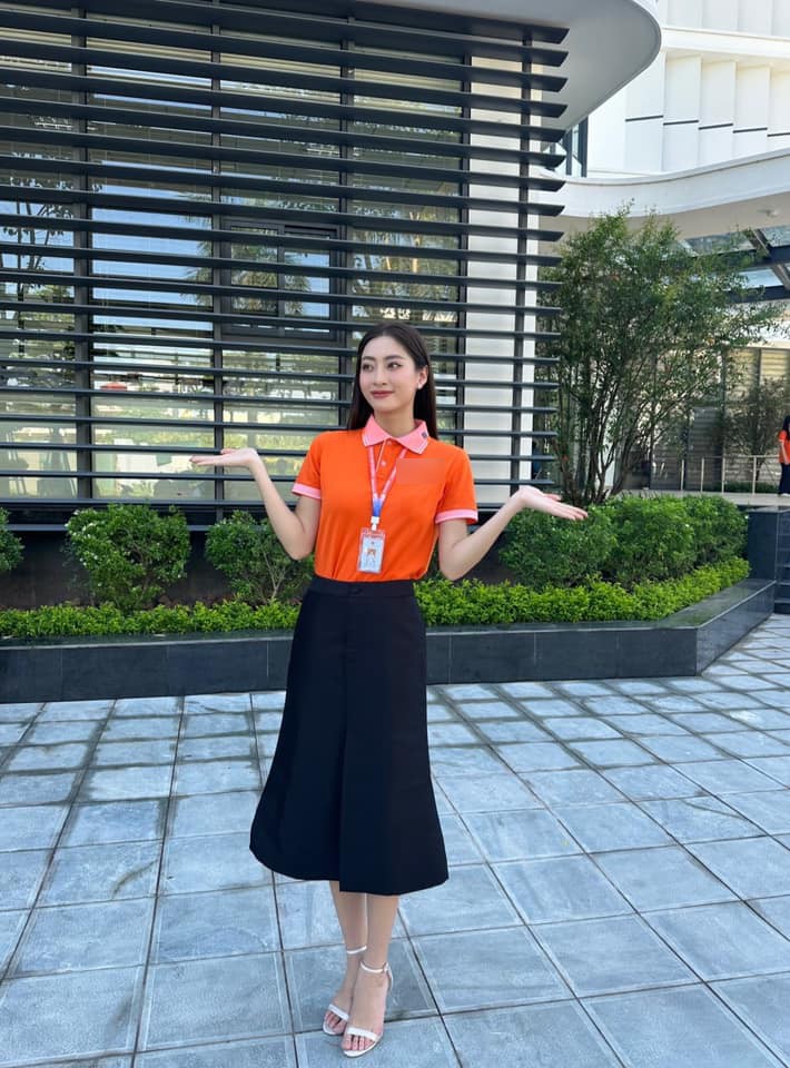 View - Cô giáo có đôi chân dài nhất nhì Cao Bằng đi dạy mặt hoa da phấn đẹp rạng ngời, học trò lo sợ mất tập trung