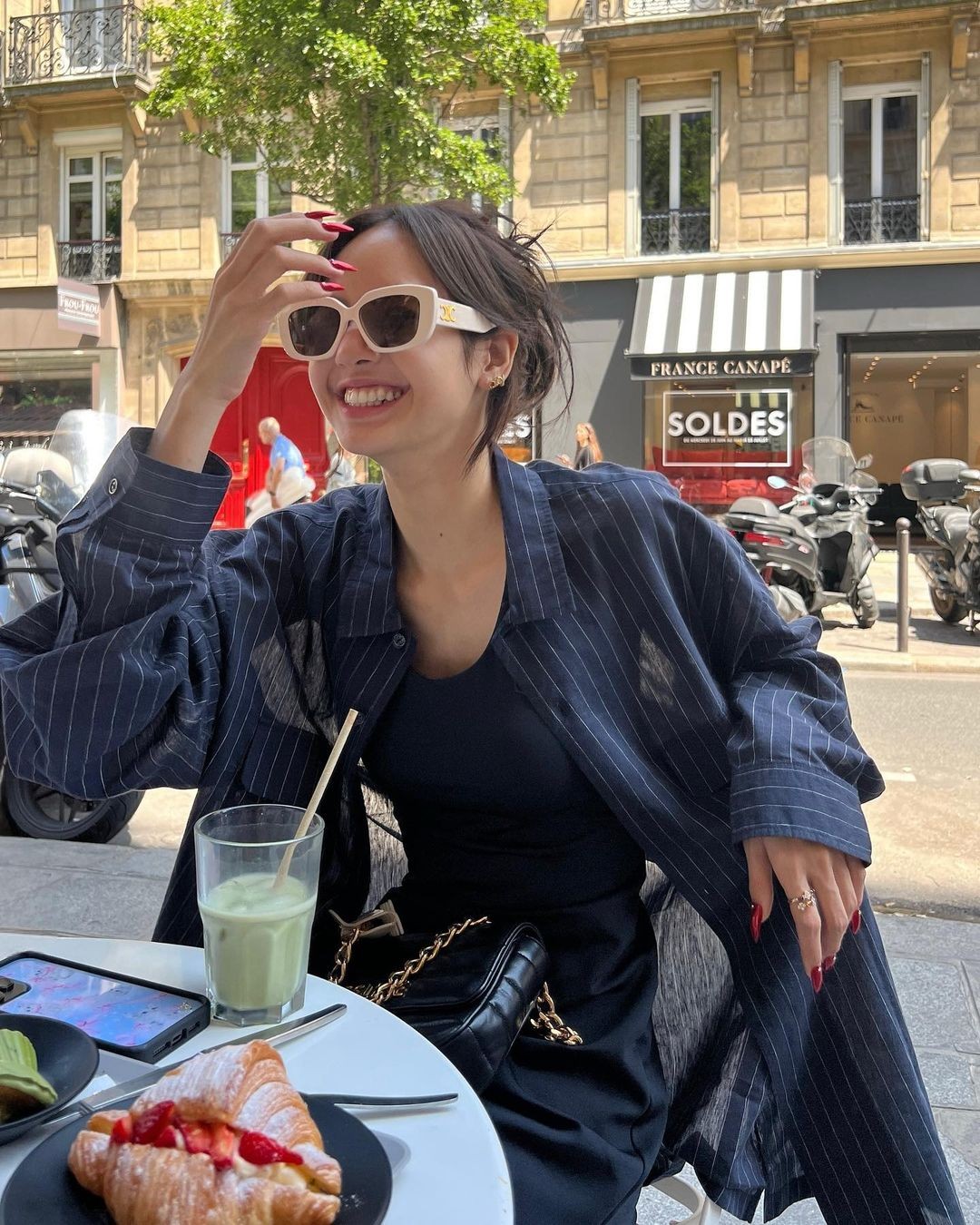 Học Lisa BLACKPINK cách để mặt mộc, mặc đồ tối giản mà vẫn thời thượng - 9