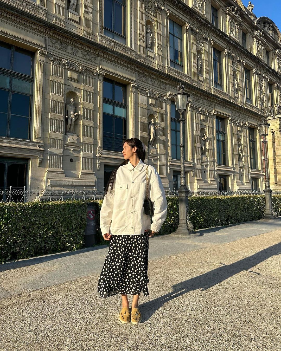 Học Lisa BLACKPINK cách để mặt mộc, mặc đồ tối giản mà vẫn thời thượng - 6