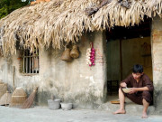 Tin tức - Gặp gỡ chàng trai 25 tuổi rời phố về quê với bà ngoại, ngày ngày bắt cá trồng rau, "có gì ăn nấy"