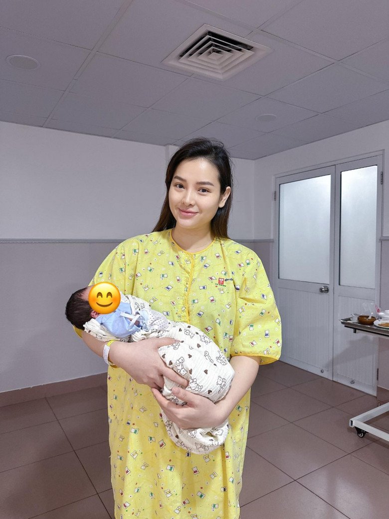 View - Con chưa tròn 2 tháng, Phương Trinh Jolie khoe body siêu thực, dân mạng phát hiện thứ gây tiếc nuối