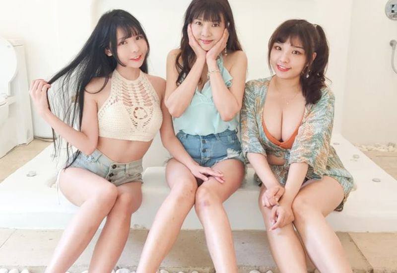 Gần đây, một bà mẹ người Nhật Bản gây xôn xao mạng xã hội vì nhan sắc trẻ đẹp cùng vóc dáng vô cùng thon gọn dù đã ở tuổi U50.
