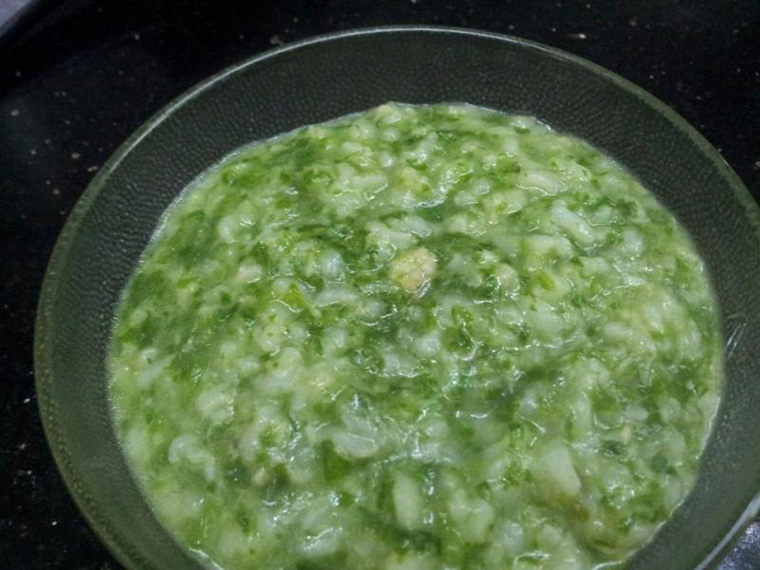 Món cháo cá rô phi nấu rau cải xanh cho bé. (Ảnh minh họa)