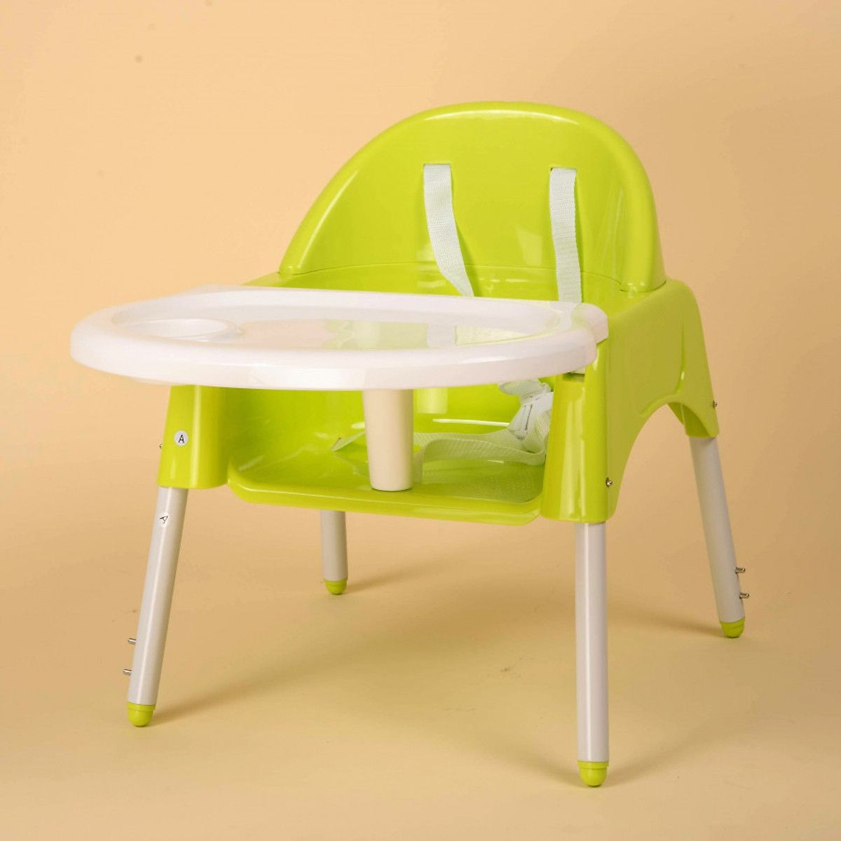 Ghế ăn dặm bằng nhựa. (Ảnh minh họa)