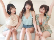 Làm mẹ - Mẹ U50 và 2 con gái cùng xinh đẹp gây bối rối vì không biết ai là mẹ, ai là con