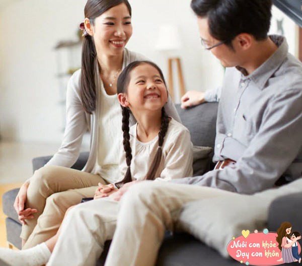 Các chuyên gia khuyên rằng, bố mẹ cũng nên dạy con cách tự bảo vệ bản thân.