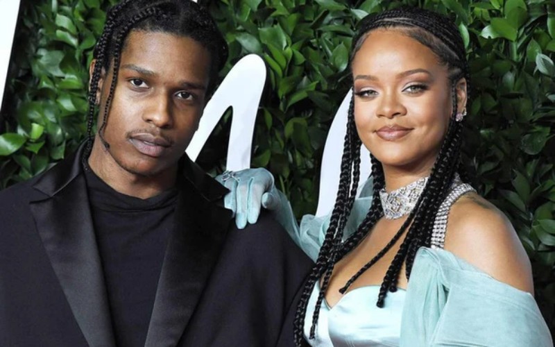 Rihanna và A$AP Rocky hiện giờ đã là bố mẹ của 2 nhóc tỳ. Nhiều người bất ngờ vì nữ tỷ phủ nổi tiếng lại mang thai con thứ 2 nhanh chóng như vậy.
