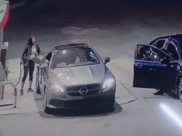 Clip: Nữ tài xế phản xạ nhanh như chớp khiến tên cướp ô tô bỏ chạy