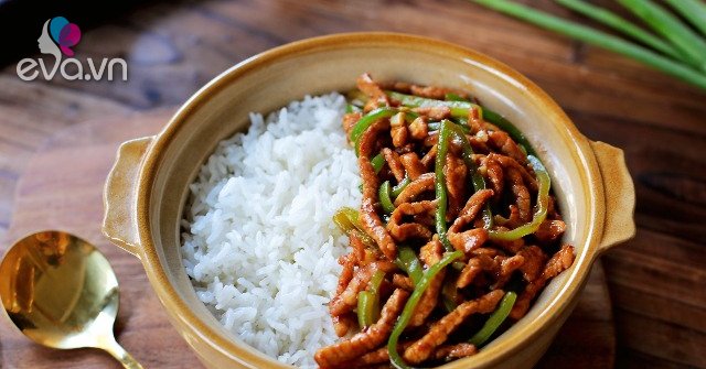 View - Thịt thăn quá nạc tưởng khô, đem nấu thế này không ngờ được món mềm ngon lại tốn cơm