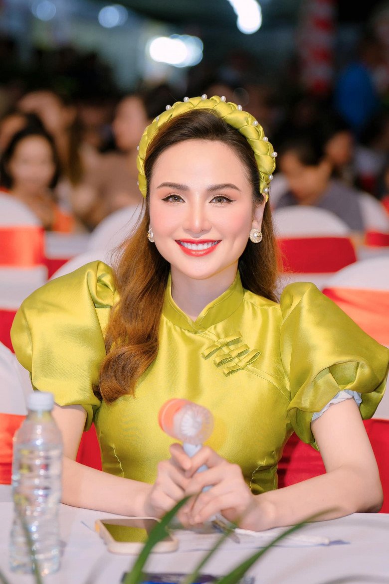 View - Hoa hậu Diễm Hương lên tiếng trước tin đồn bị gia đình từ mặt khi cãi lời bố mẹ tái hôn, sinh con