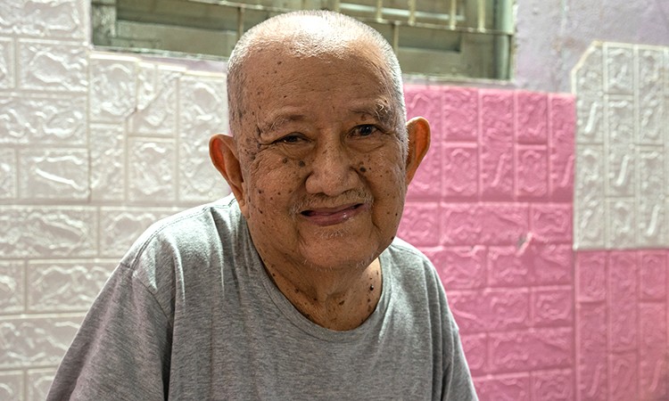 Nam nghệ sĩ được sinh ra trong một gia đình có cha mẹ đều đam mệ nghệ thuật.