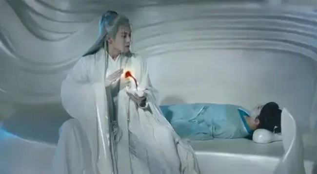 View - Sạn ngớ ngẩn phim cổ trang Trung: Lưu Diệc Phi bị cầu... đâm xuyên lưng, máu chảy như vòi phun nước