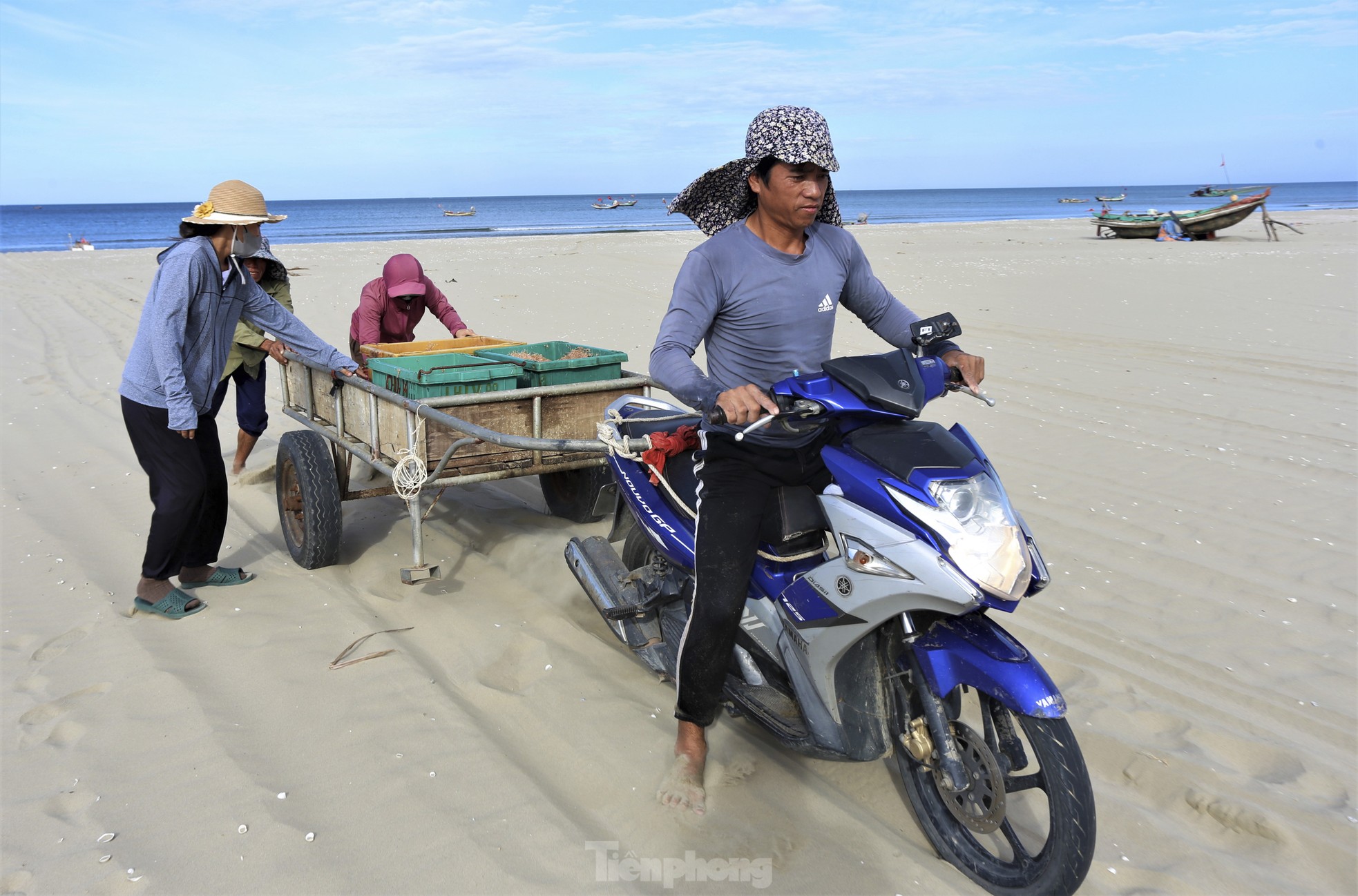 View - Tin tức 24h: Biệt thự mọc như nấm ở làng xuất khẩu lao động giàu nhất Hà Tĩnh