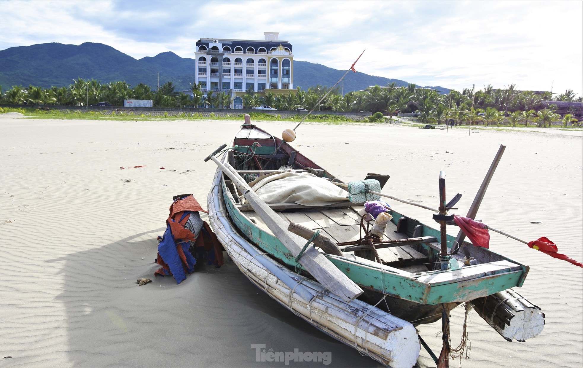 View - Tin tức 24h: Biệt thự mọc như nấm ở làng xuất khẩu lao động giàu nhất Hà Tĩnh