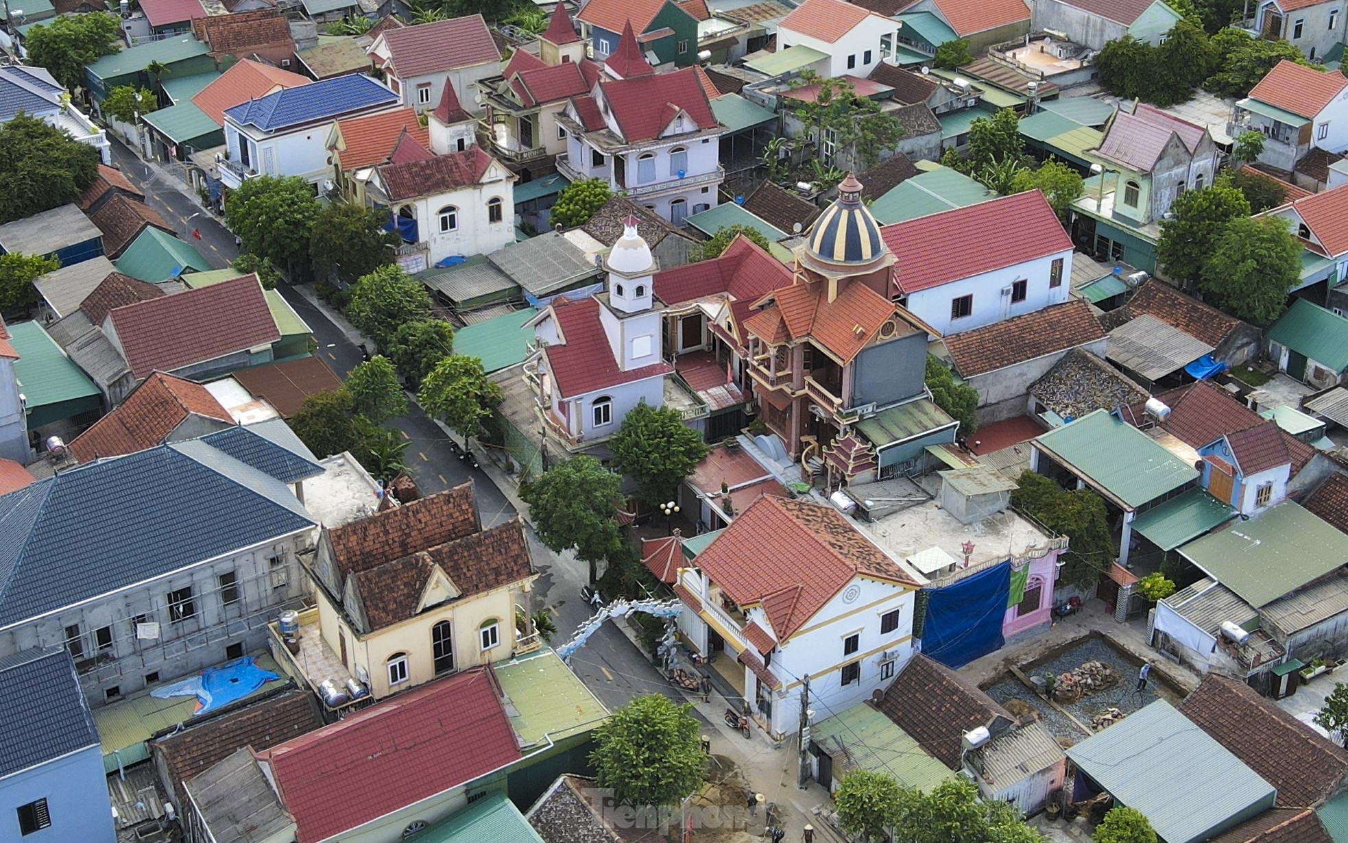 View - Tin tức 24h: Biệt thự mọc như nấm ở làng xuất khẩu lao động giàu nhất Hà Tĩnh