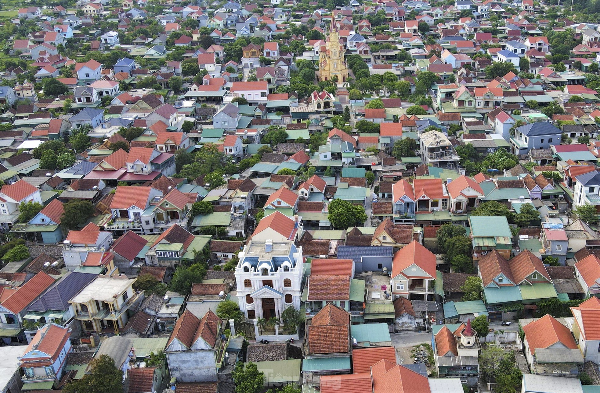 View - Tin tức 24h: Biệt thự mọc như nấm ở làng xuất khẩu lao động giàu nhất Hà Tĩnh