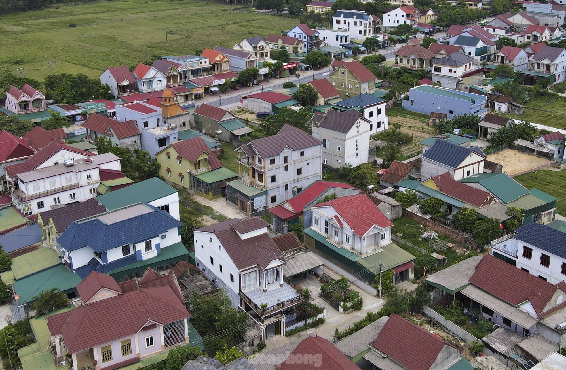 View - Tin tức 24h: Biệt thự mọc như nấm ở làng xuất khẩu lao động giàu nhất Hà Tĩnh