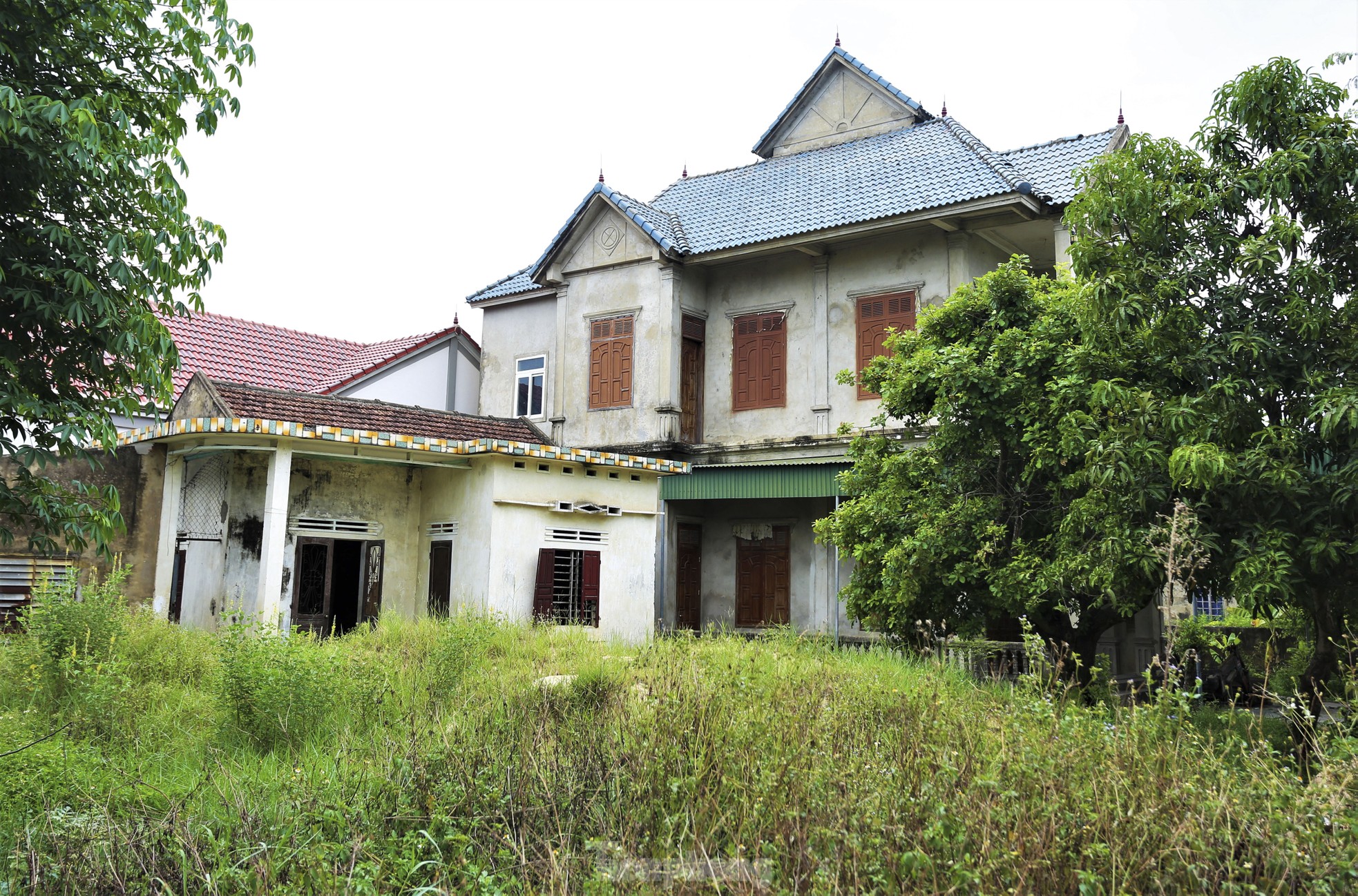 View - Tin tức 24h: Biệt thự mọc như nấm ở làng xuất khẩu lao động giàu nhất Hà Tĩnh