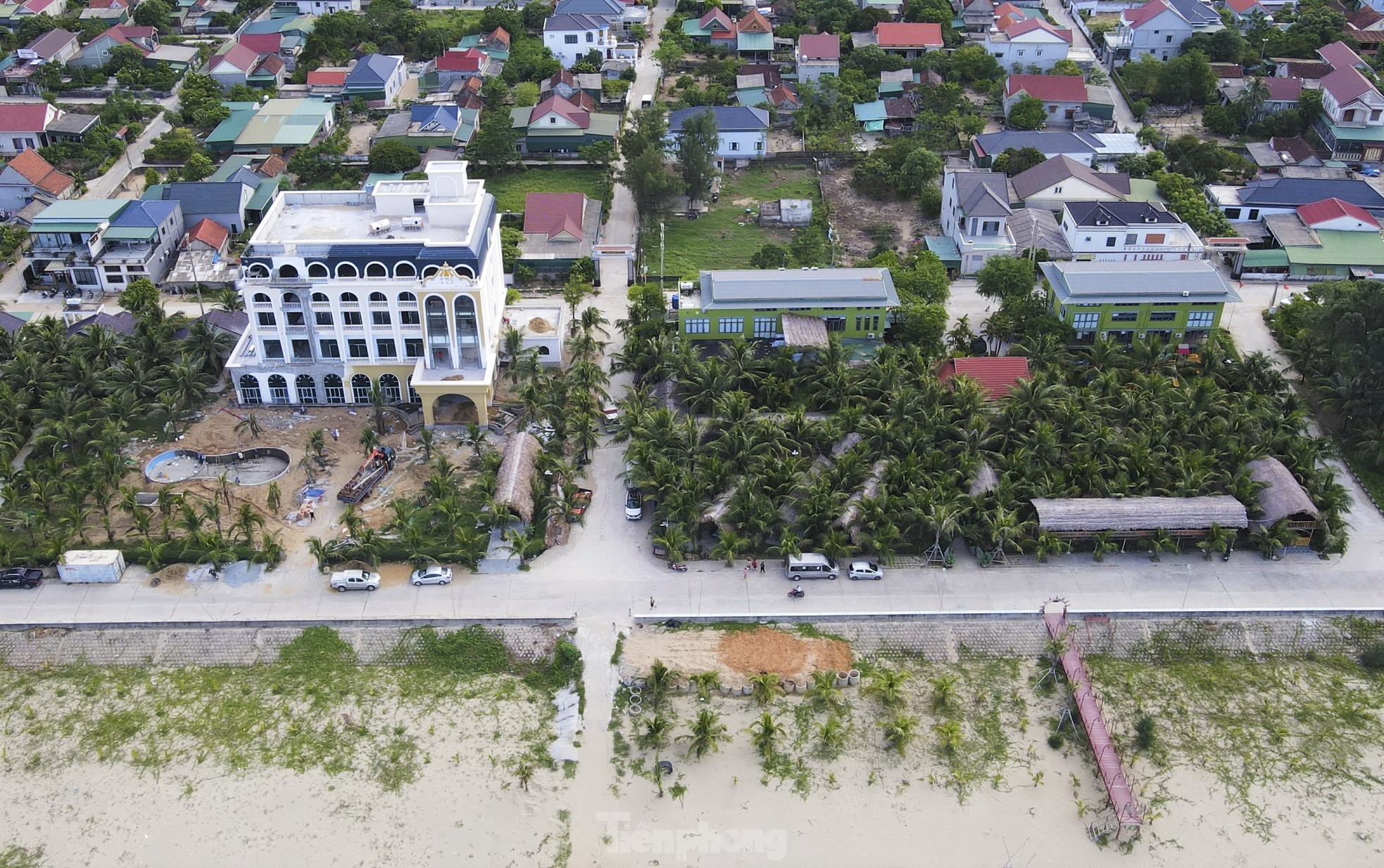 View - Tin tức 24h: Biệt thự mọc như nấm ở làng xuất khẩu lao động giàu nhất Hà Tĩnh