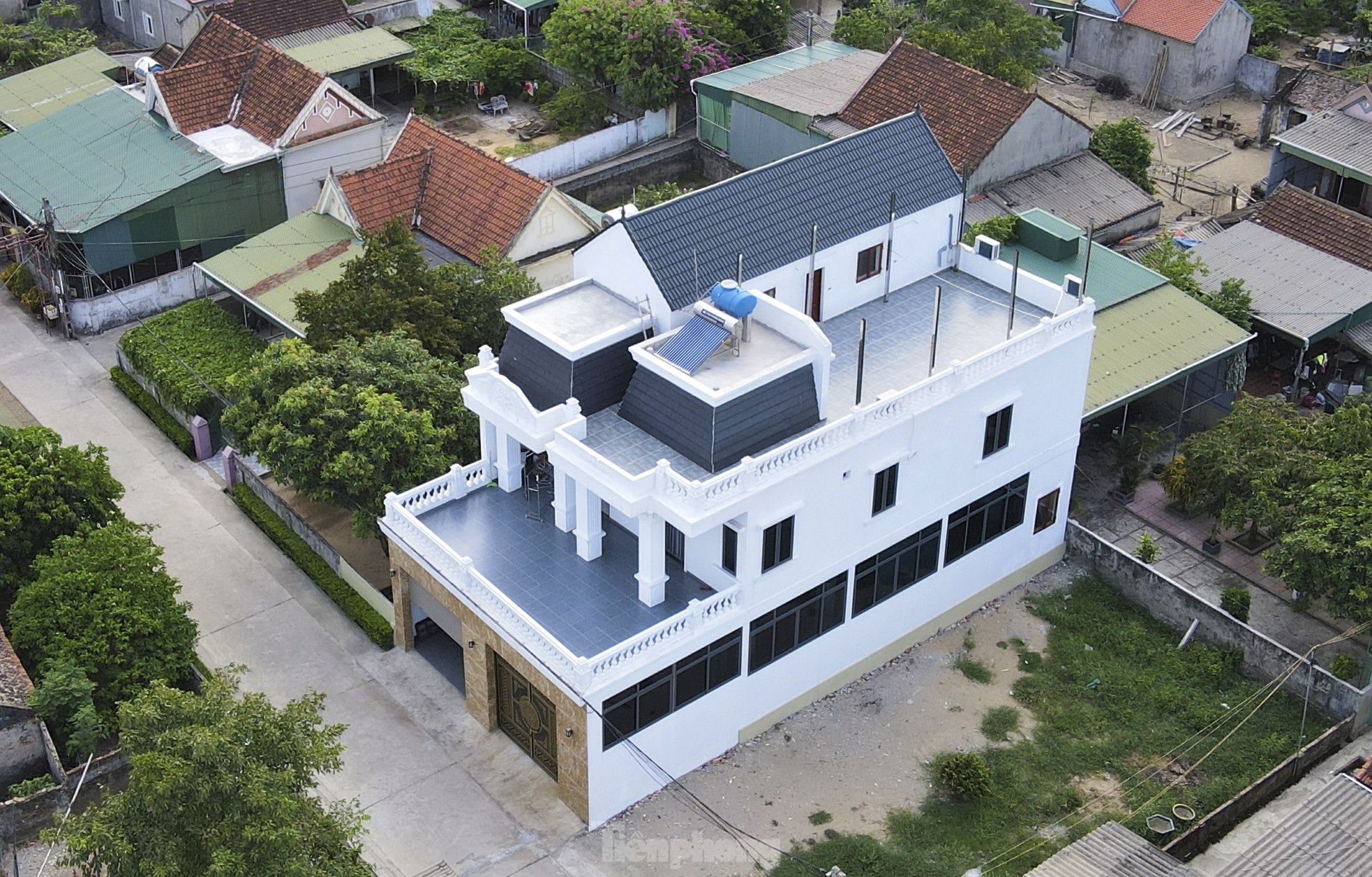 View - Tin tức 24h: Biệt thự mọc như nấm ở làng xuất khẩu lao động giàu nhất Hà Tĩnh