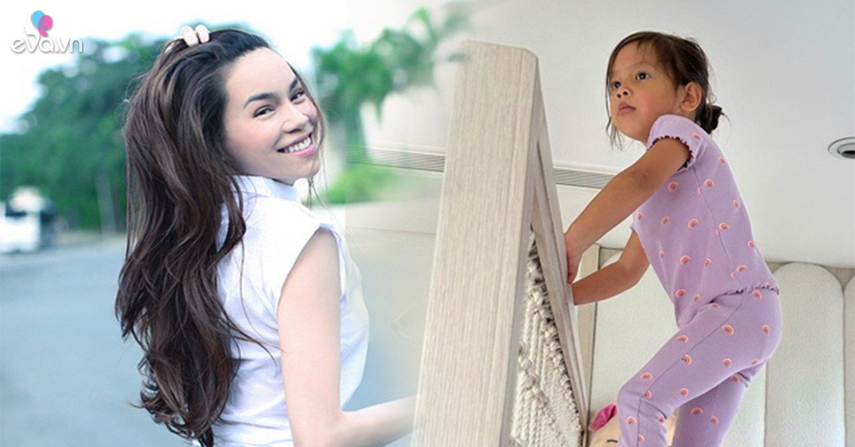 View - Lisa 2 tuổi là bản sao thời trang của mẹ, mặc chiếc quần Hồ Ngọc Hà mê nhất