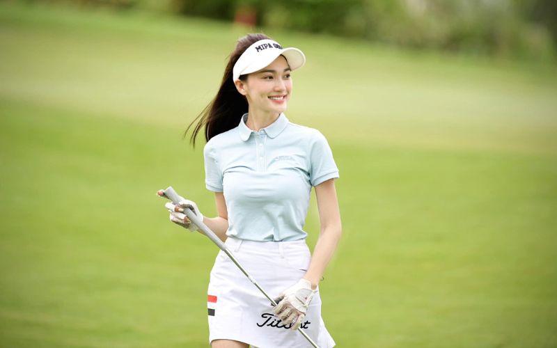 Là một cô gái năng động, nên Golf cũng là một bộ môn mà Ngọc Nữ lựa chọn nhằm đốt mỡ và giúp cơ thể săn chắc.
