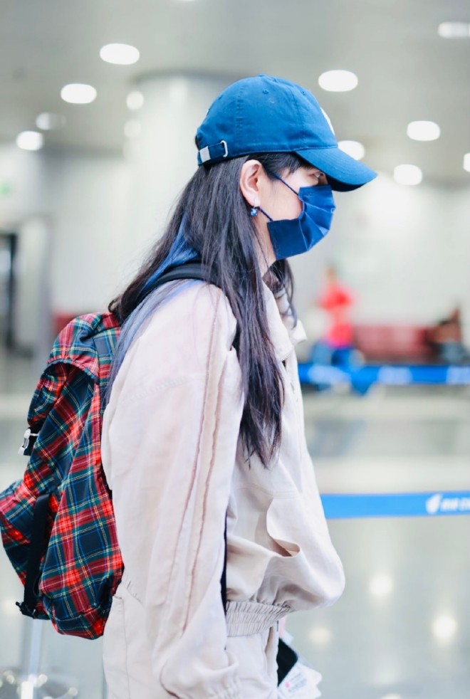 View - Triệu Vy - Chẳng cần chỉnh ảnh như trước, Triệu Vy giờ lộ diện gầy hơn hẳn sau lệnh phong sát ngầm