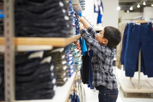 Tính đua đòi ở trẻ nhỏ cần được bố mẹ uốn nắn càng sớm càng tốt (Ảnh minh hoạ Internet).