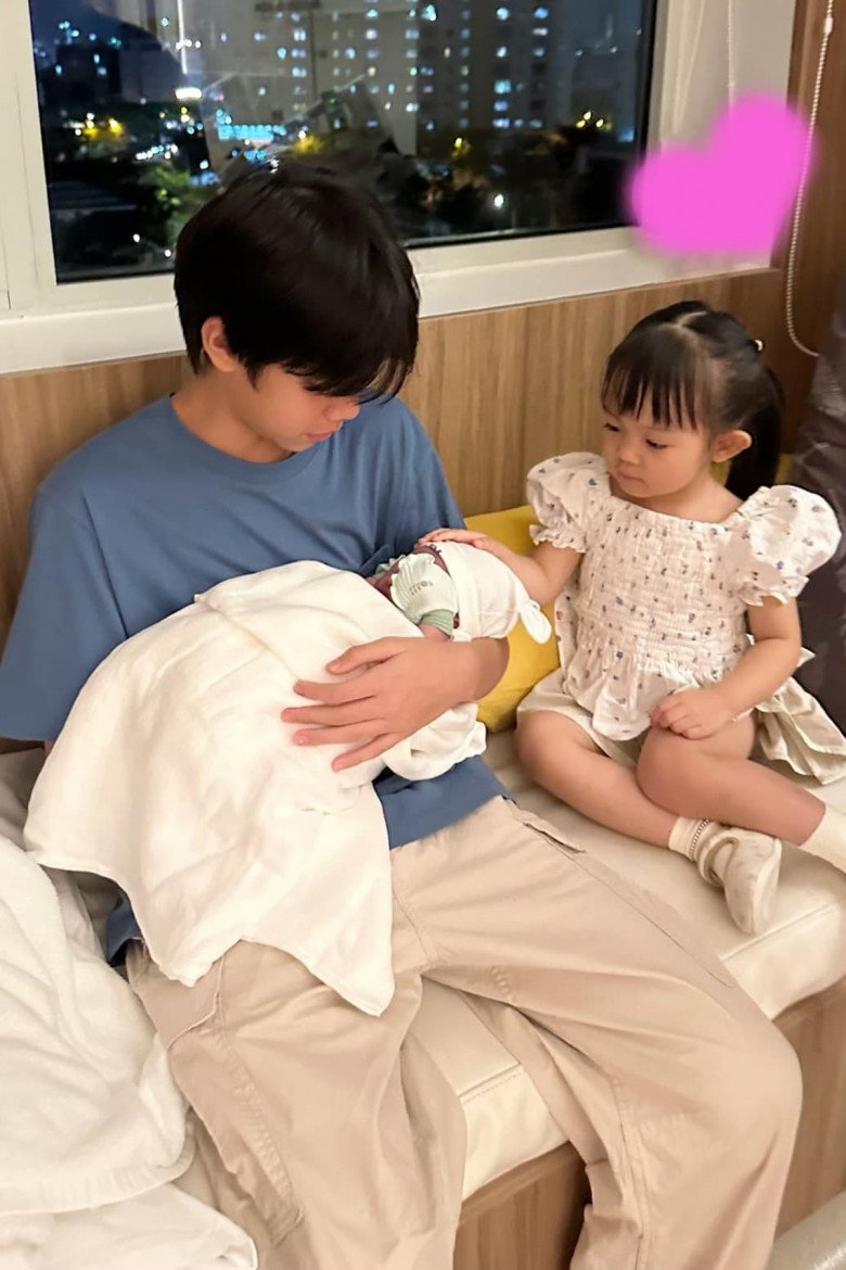 View - Hồ Ngọc Hà từng viết tâm thư giữa đêm vì Subeo bị chê bai ngoại hình, 10 năm sau đứa trẻ trổ mã đẹp trai ai ai cũng ngắm nhìn