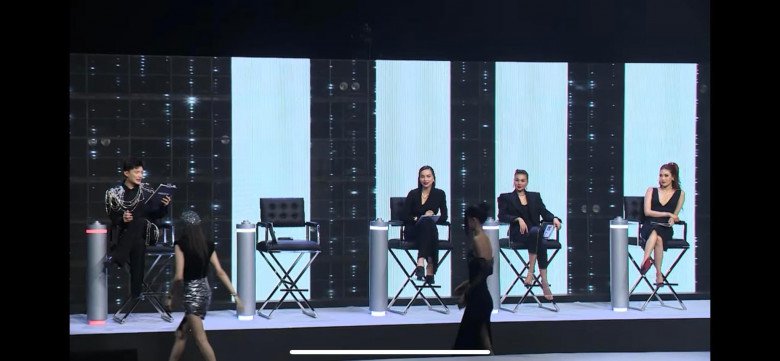 View - Cô gái búp bê được 4 chị đại Vbiz giành giật trên truyền hình lộ ảnh quá khứ gây sốt