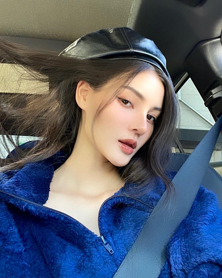 View - Cô gái búp bê được 4 chị đại Vbiz giành giật trên truyền hình lộ ảnh quá khứ gây sốt