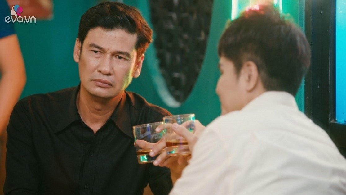 View - Nghệ sĩ Tiết Cương làm giám đốc trong MV của vua nhạc sàn Lương Gia Huy, khiến khán giả rơi nước mắt