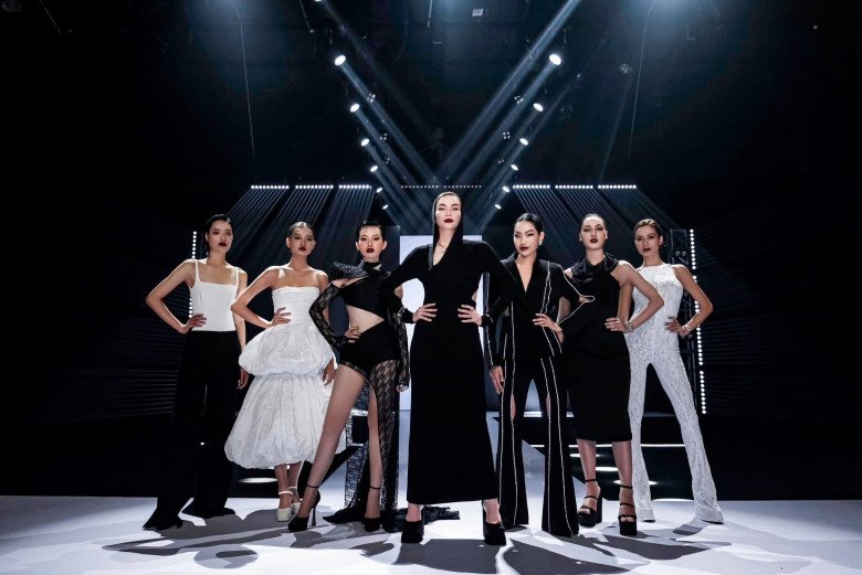 View - Mẹ 5 con có sắc vóc đẹp như tranh, đến mỹ nhân dáng đẹp nhất nhì showbiz Việt phải dè chừng