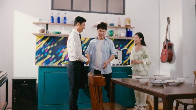 View - Nghệ sĩ Tiết Cương làm giám đốc trong MV của vua nhạc sàn Lương Gia Huy, khiến khán giả rơi nước mắt