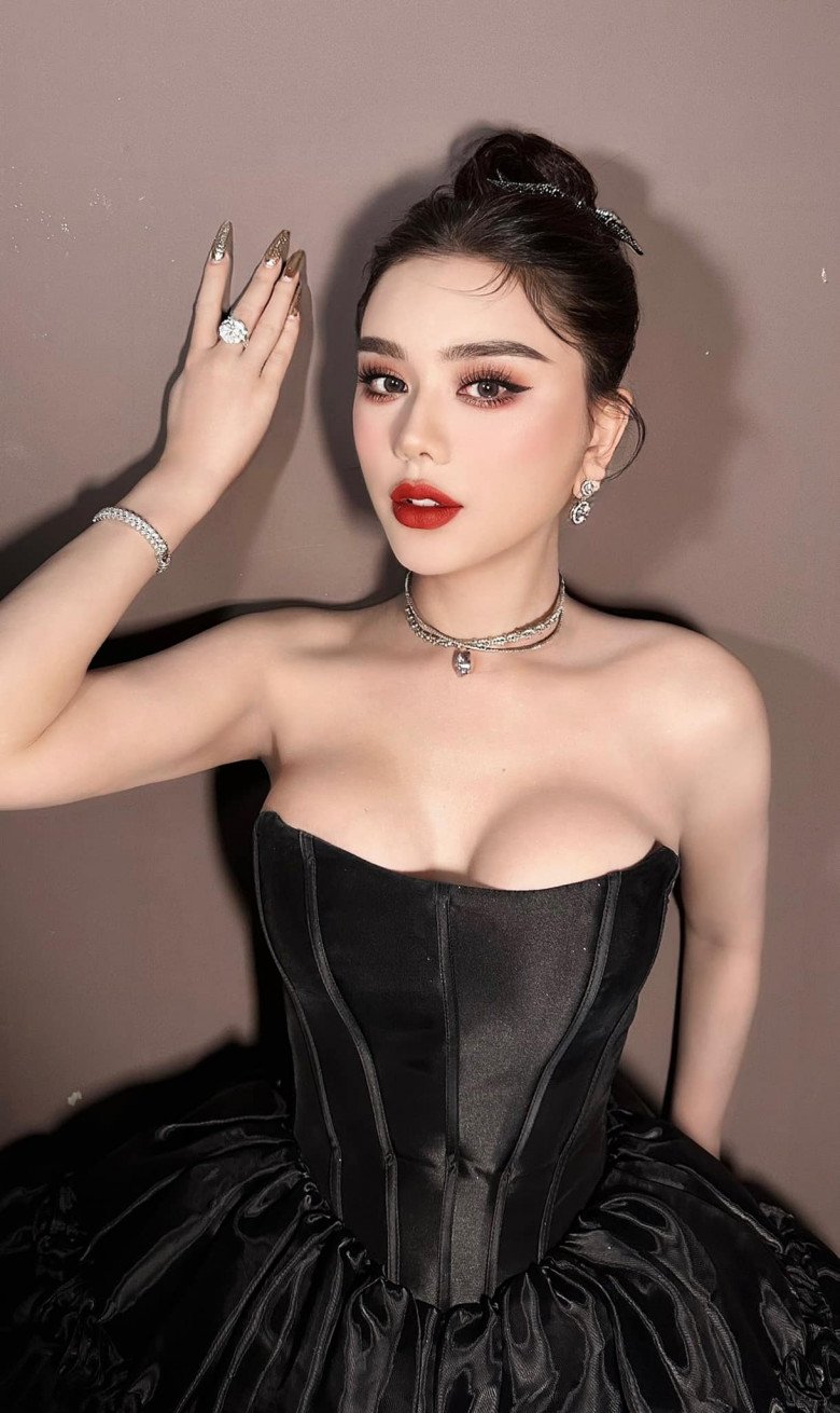 View - Xuất hiện Phạm Băng Băng Việt Nam da trắng môi trầm, chi tiền tỷ trùng tu, sửa mũi 2 lần mới đẹp