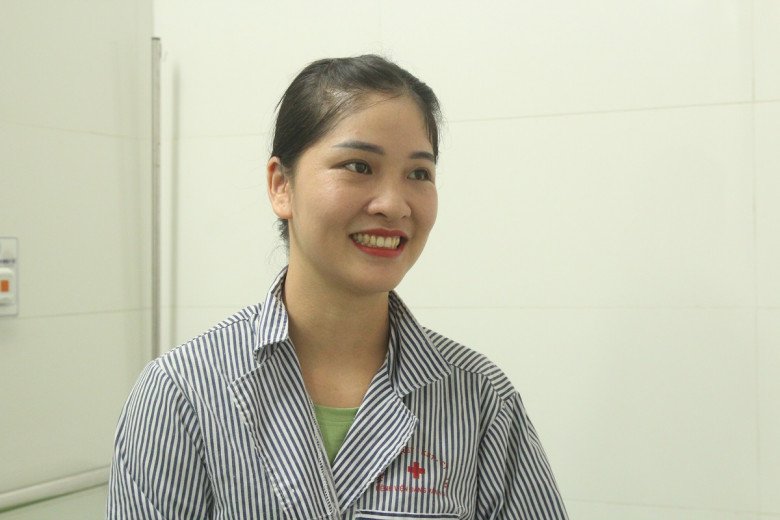 Sau một tuần điều trị, Duyên ổn định cả tâm lý và bệnh lý, cô nói sẽ không ăn rau sống nữa. Ảnh: Lê Phương.