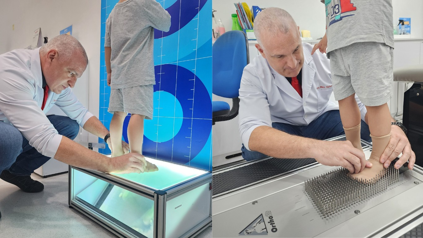 Bé được chụp bóng lòng bàn chân trên máy để bác sĩ đánh giá tình trạng bẹt và đo đạc theo kích thước và thông số lòng bàn chân