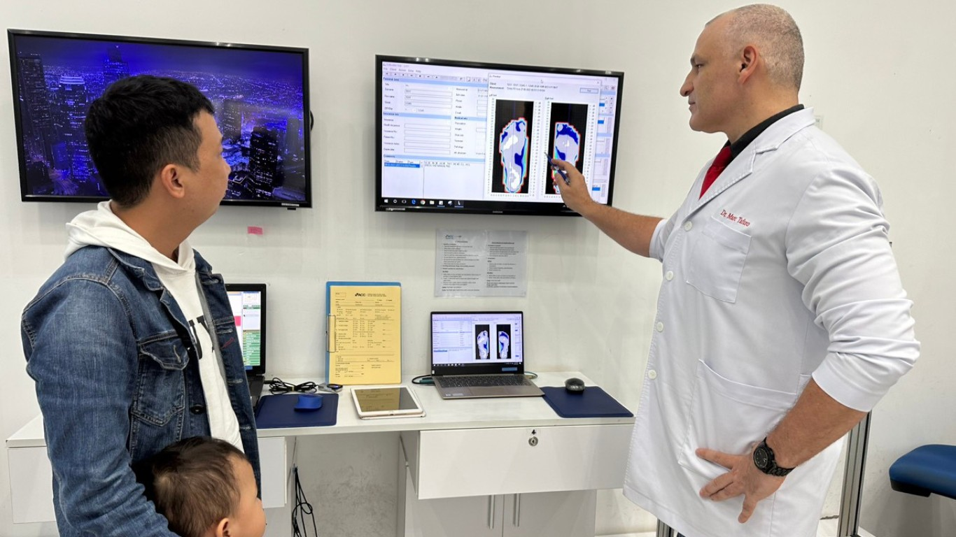 Nhiều phụ huynh bắt đầu chú ý đến tầm quan trọng của việc đưa con đi kiểm tra bàn chân bẹt