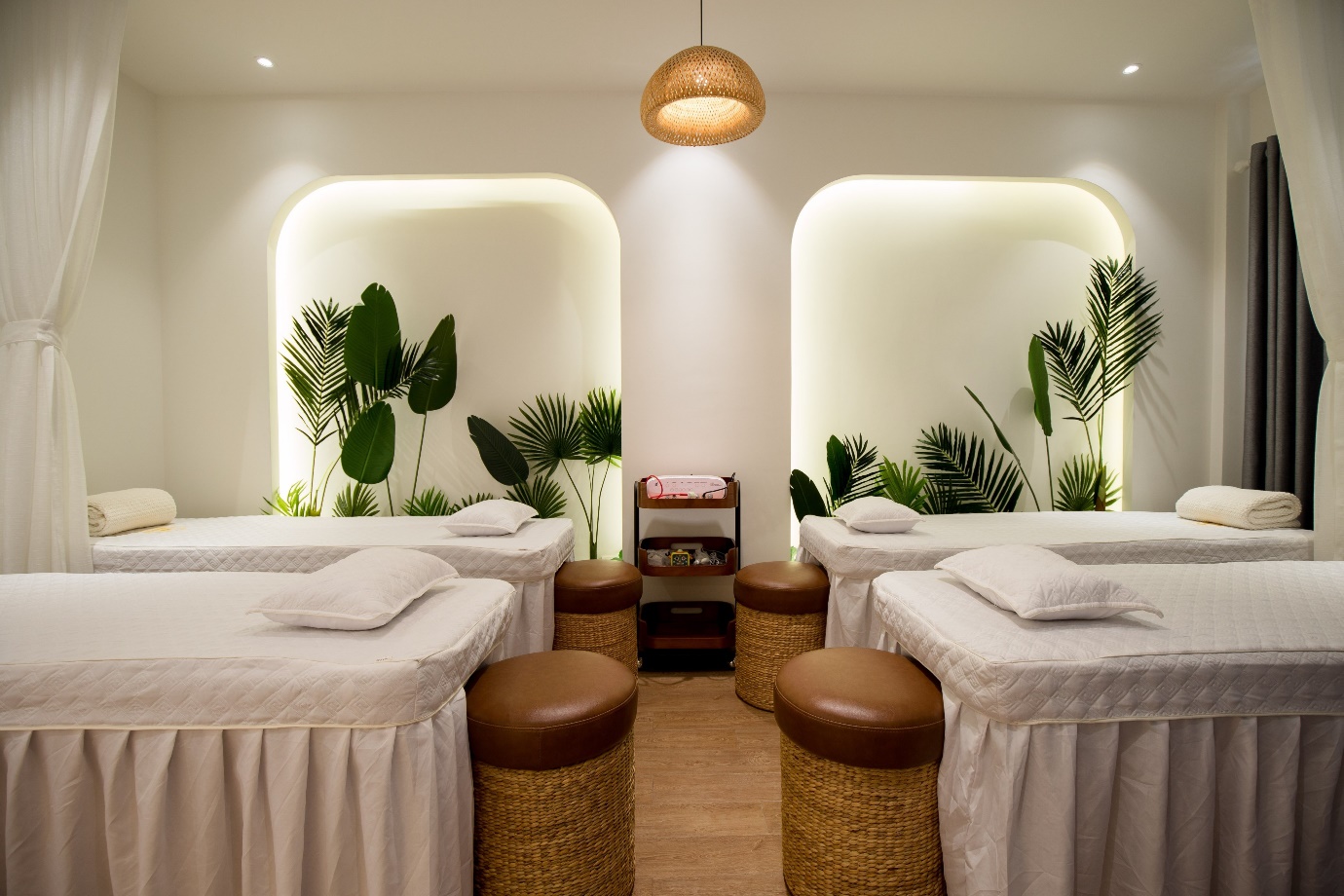 Honey Nail amp; Spa sở hữu không gian hiện đại, tinh tế giúp khách hàng được thư giãn, giải tỏa căng thẳng, giảm mệt mỏi hiệu quả