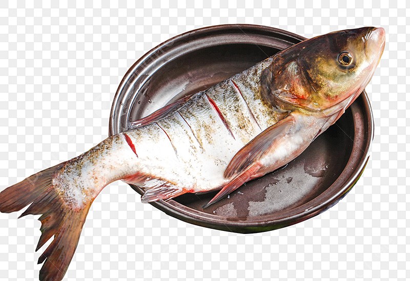 Nhiều người kiêng ăn cá mè dịp đầu tháng, đầu năm mới vì cho rằng cá mè tanh, chữ 'mè' đi với 'mè nheo' nên không đem lại sự may mắn. 
