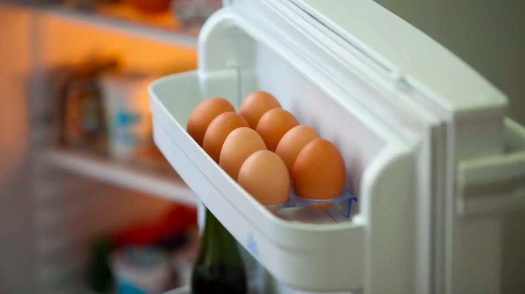 Trứng mua về có nên rửa rồi mới cất tủ? Cửa hành bánh mì khiến hơn 500 người ngộ độc vì không làm sạch trứng đúng cách - 3