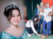 Thời trang - Không son phấn, Á hậu Đào Thị Hiền mặc áo trắng vẫn sáng bừng khi đi từ thiện, có hành động đáng khen