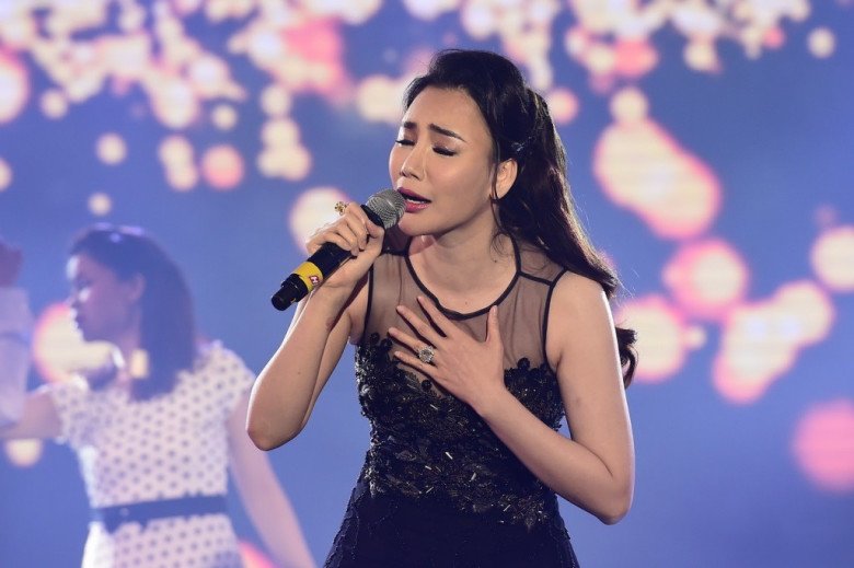 Nữ ca sĩ với giọng ca trời phú, là Thủ khoa 2 trường thanh nhanh top đầu cả nước.